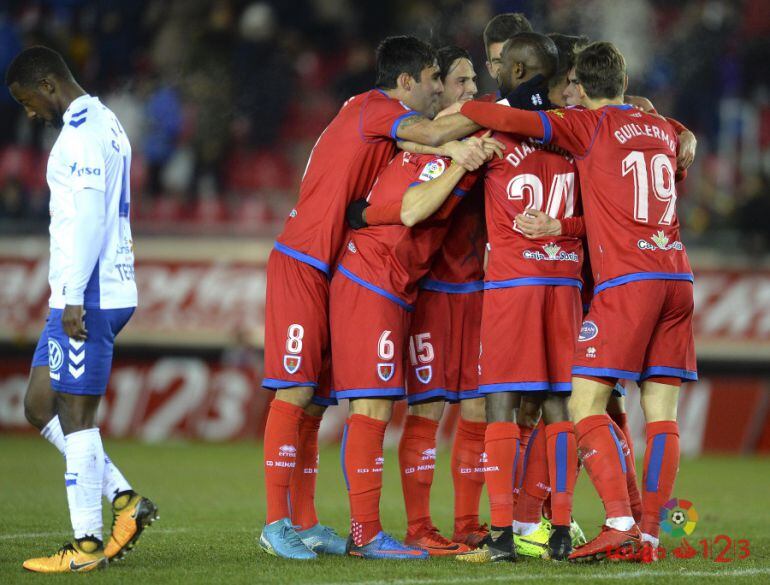 Los jugadores del Numancia celebran uno de los goles ante el Tenerife en Los Pajaritos.