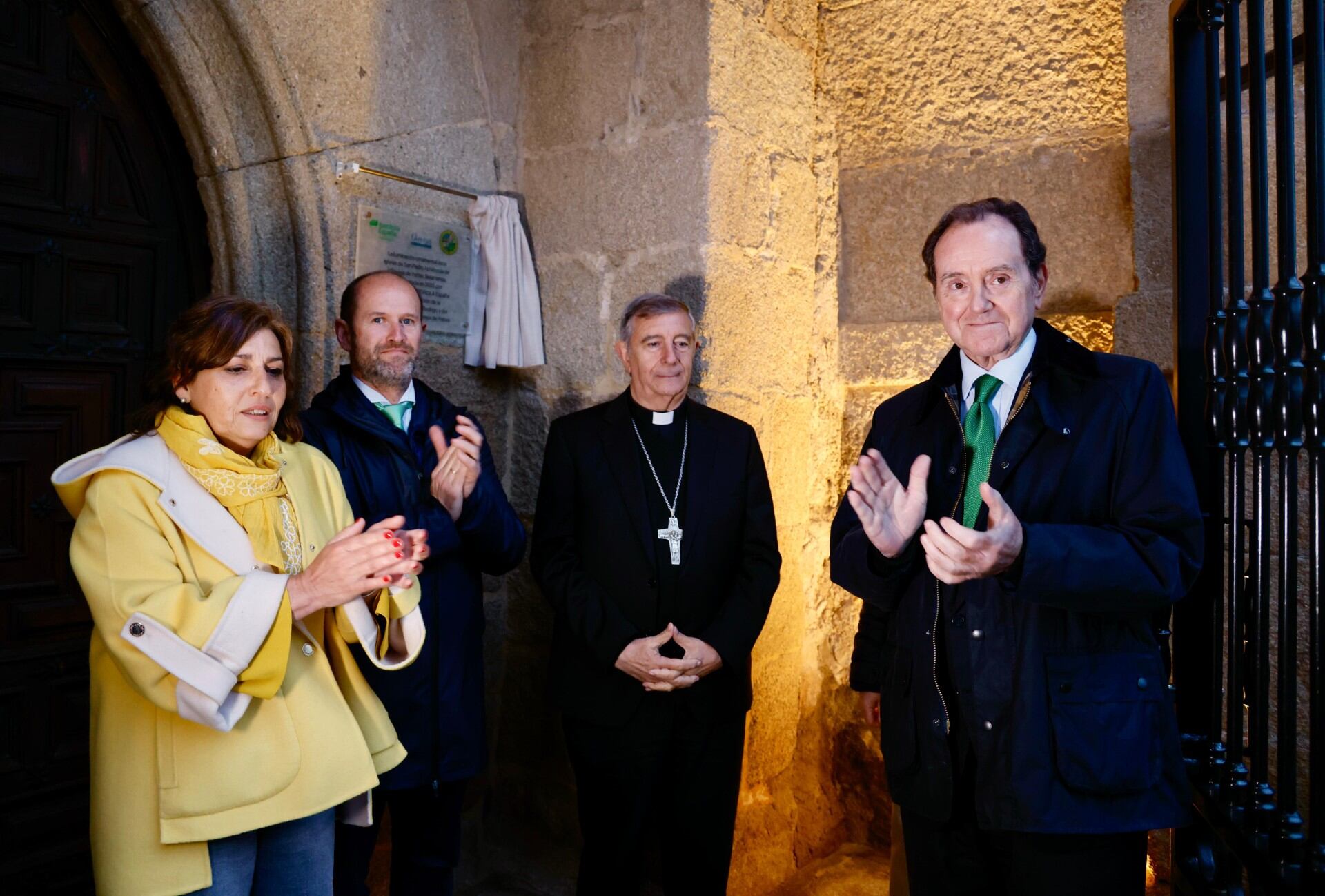 Ginés, Calvo, Retana y Alfonsín descubren la placa