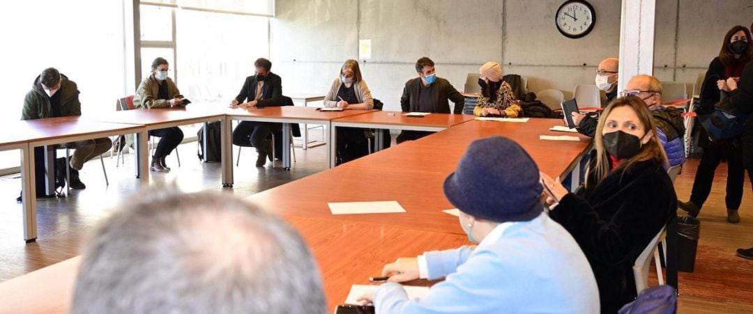 Entidades sociales de la ciudad se reúnen con concejales del Gobierno municipal y de Marea Atlántica