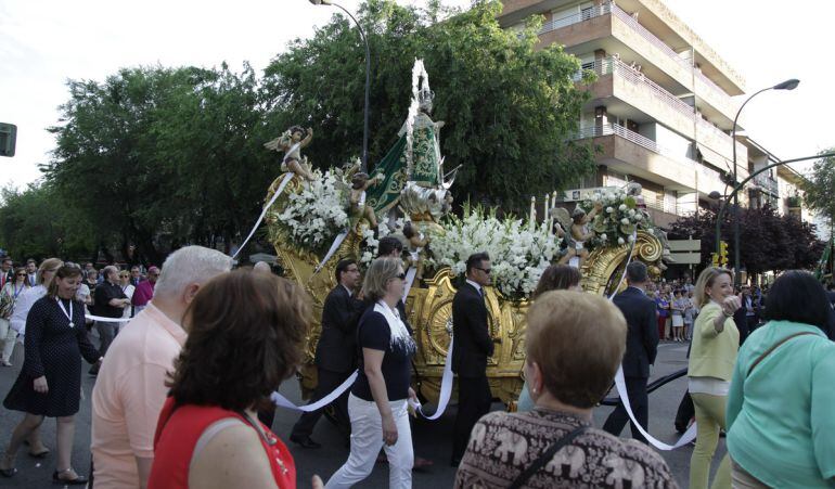 La bajada de la virgen congrega a varios miles de personas cada año en Getafe