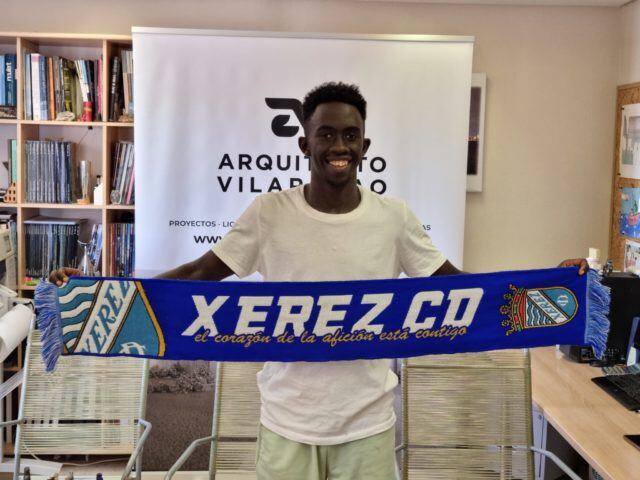 Lay durante su presentación como nuevo jugador del Xerez CD