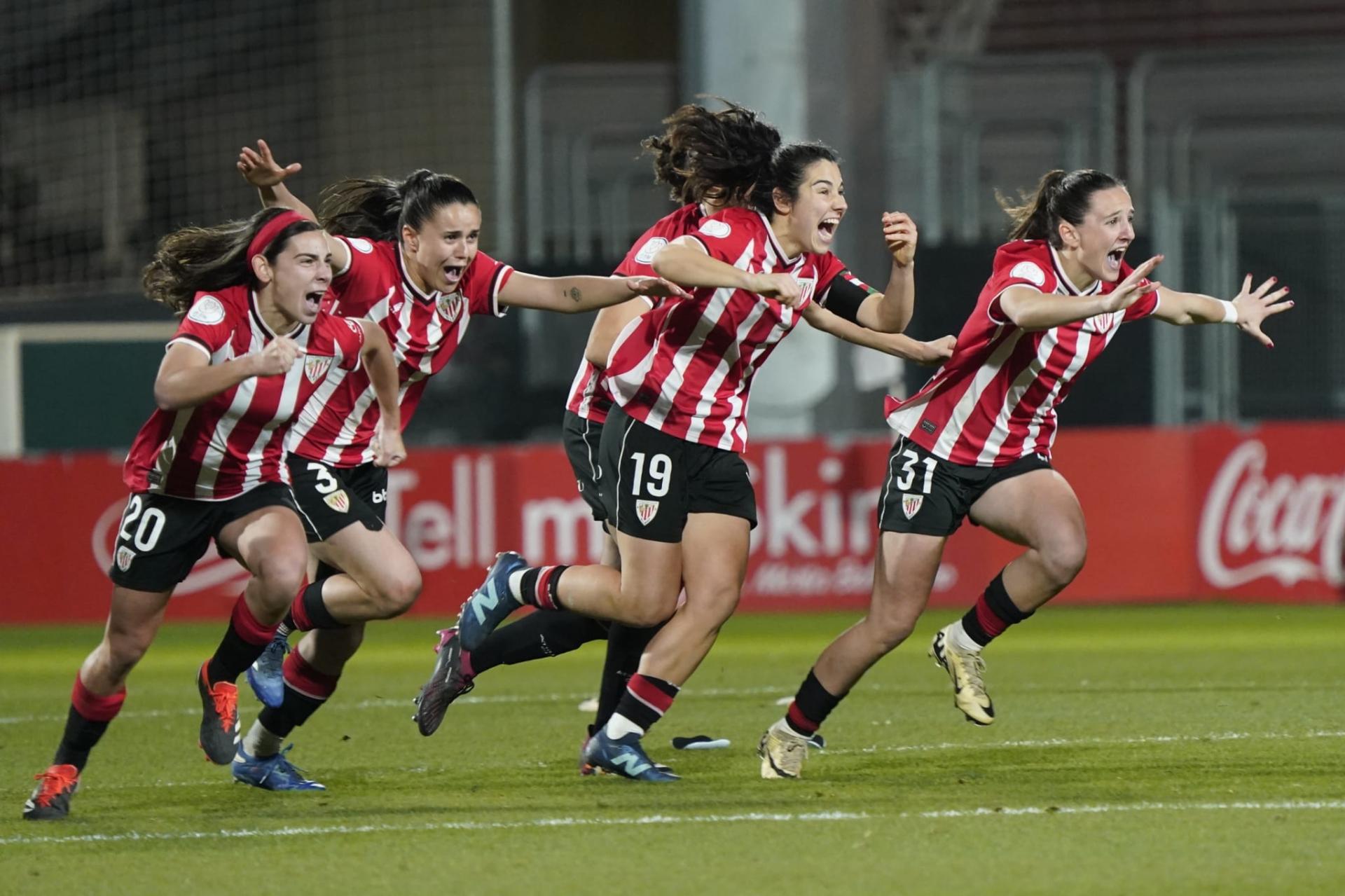 Las jugadoras del Athletic celebran su clasificación para las semifinales de la Copa de la Reina