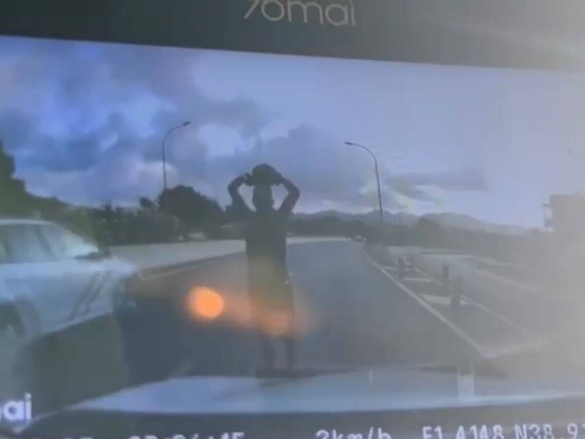 Arrestan a un hombre en Ibiza por lanzar una gran piedra contra la luna de un taxi