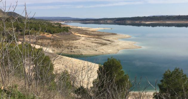 Embalse de Buendía, en el río Guadiela, en Cuenca.