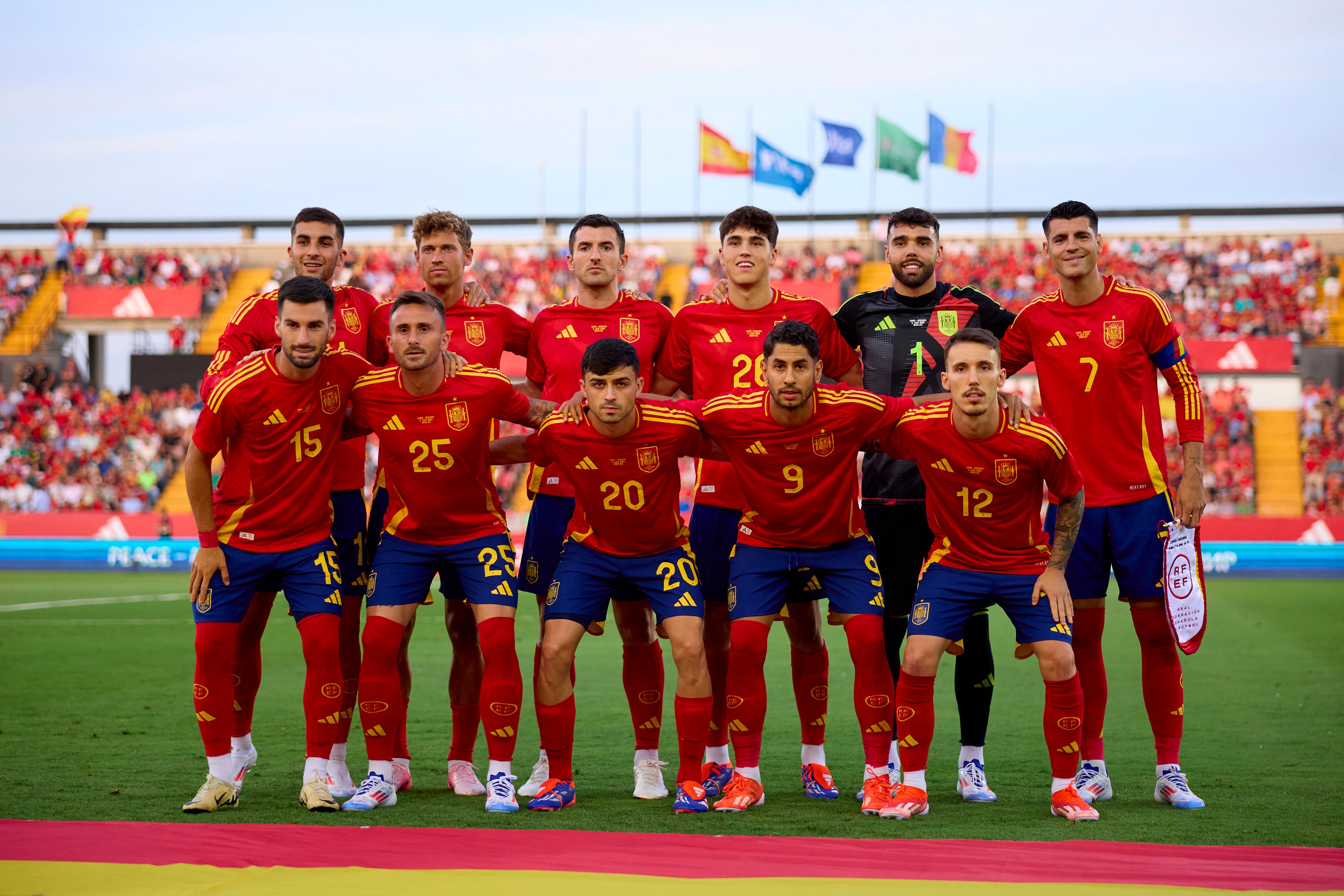 Alineación de la selección española ante Andorra. (Photo by Fran Santiago/Getty Images)