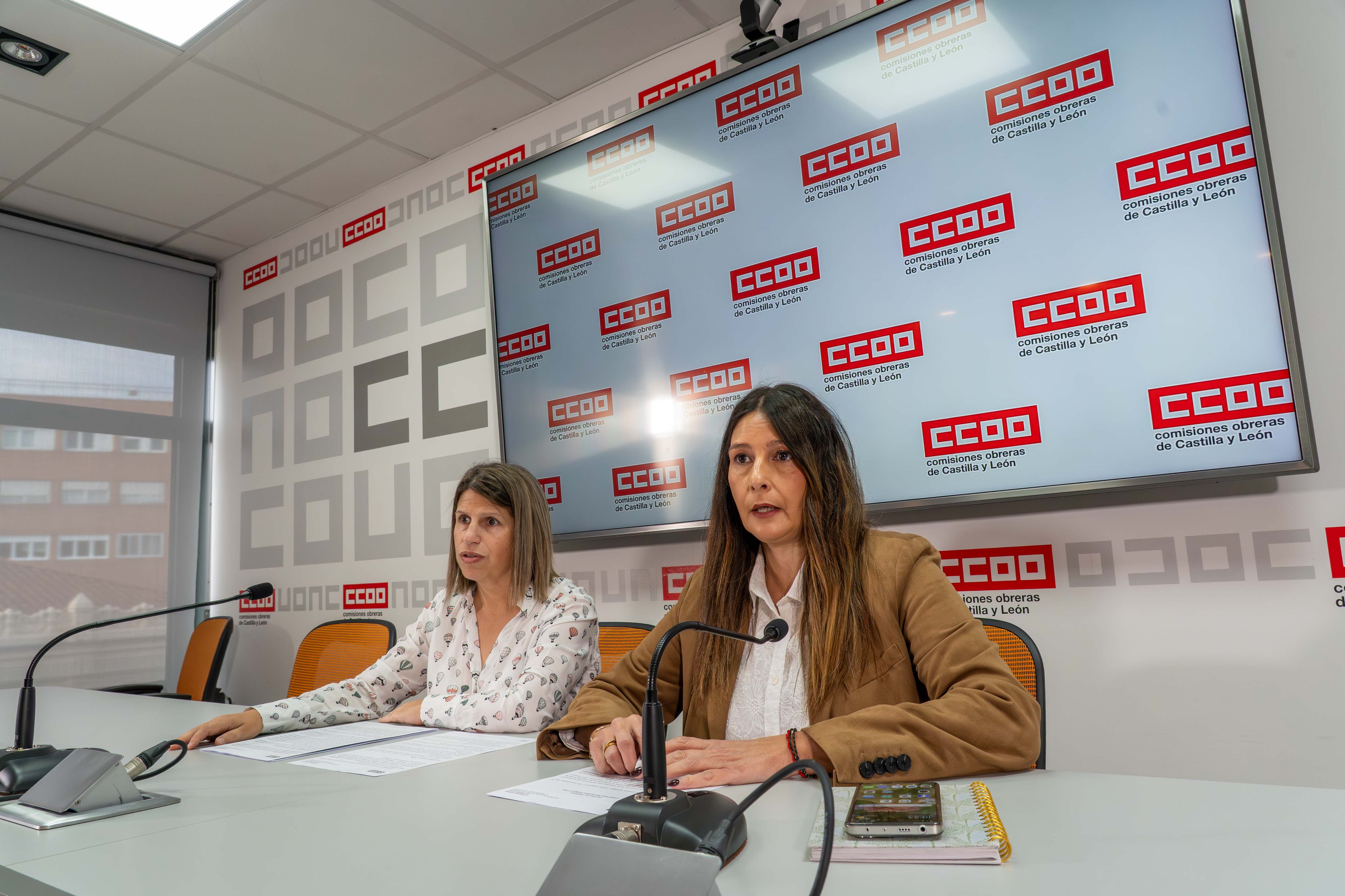 CCOO presenta la campaña ‘Si dudas, lo es’, sobre micromachismos, y la guía confederal de recursos y derechos para las victimas de violencia de género. Intervienen la secretaria de Mujeres, Políticas Sociales, Vivienda y Movimientos Sociales de CCOO CyL, Yolanda Martín, y la coordinadora autonómica del Servicios de Asesoramiento en Igualdad del sindicato en la Comunidad, Elena Pinilla