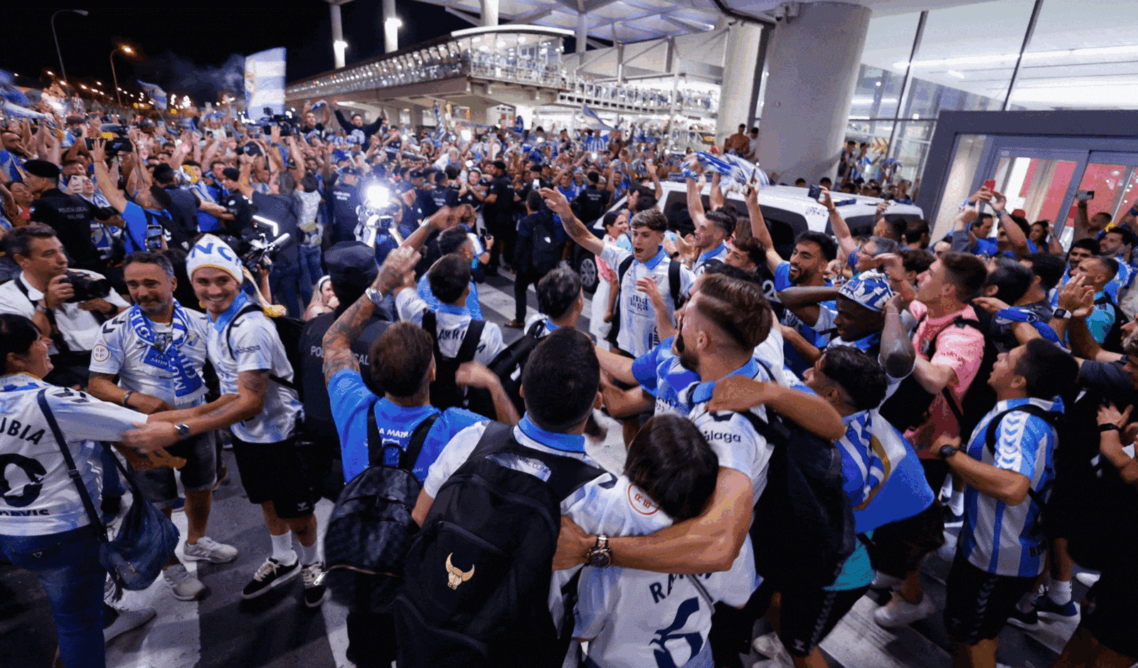 Así fue la victoria del Málaga CF y la posterior celebración del equipo con la afición
