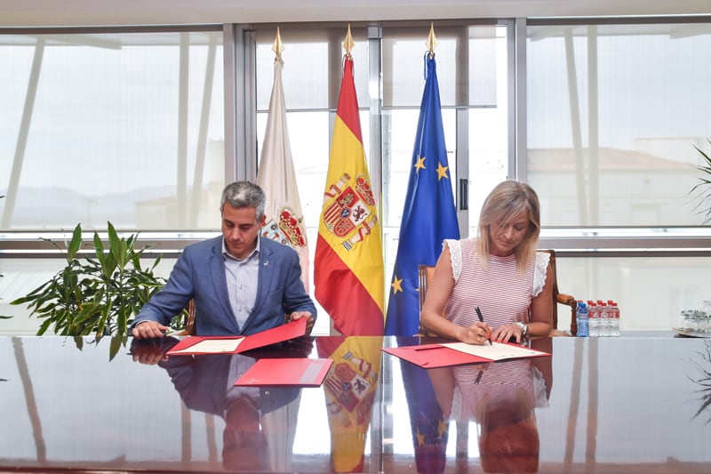 Pablo Zuloaga y Susana Herrán firman el convenio