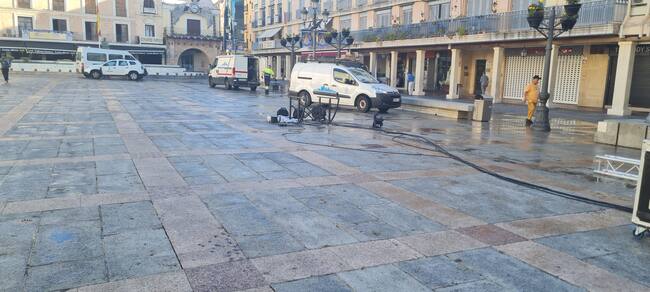 Limpieza en la Plaza Mayor, tras la Pandorga