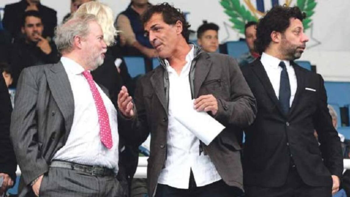 Sin presidente ni director deportivo