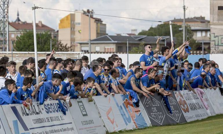 Los aficionados de la Arandina han tomado ya la iniciativa de provocar respuestas de la Junta directiva