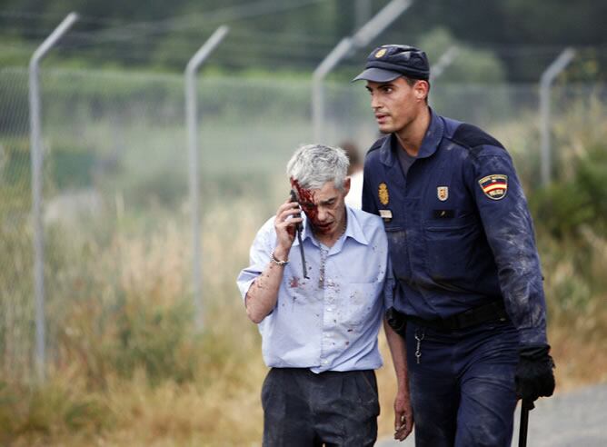 El maquinista del tren, Francisco José Garzón Amo, momentos después del accidente ferroviario de Santiago