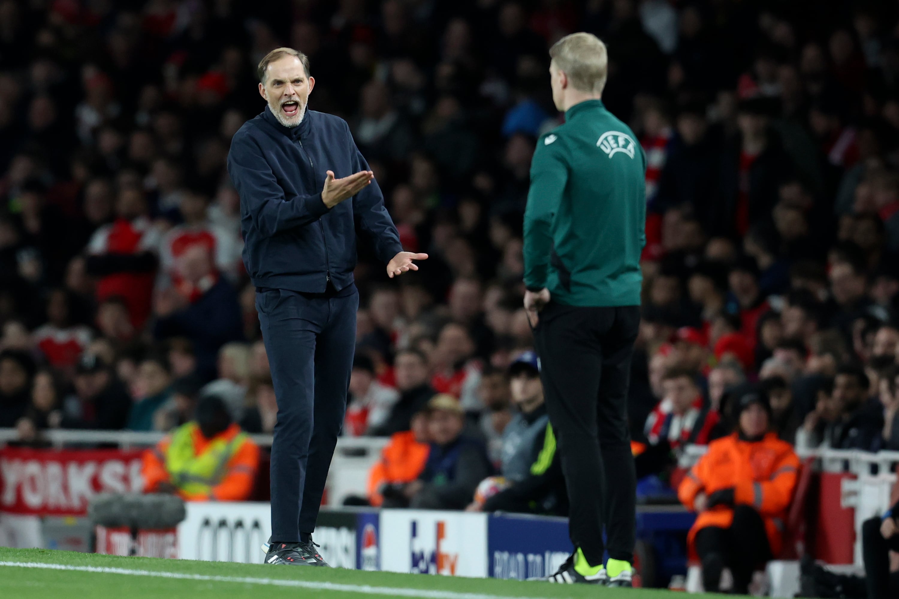 LONDON, ENGLAND - APRIL 9: Thomas Tuchel, Head Coach of Bayern Munich on the side line complaining to the fourth official during the UEFA Champions League quarter-final first leg match between Arsenal FC and FC Bayern München at Emirates Stadium on April 9, 2024 in London, England. (Photo by Ed Sykes/Sportsphoto/Allstar via Getty Images)