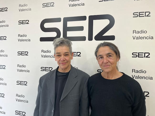 María Muñoz Y Mónica Valenciano en los estudios de Radio Valencia Cadena SER.