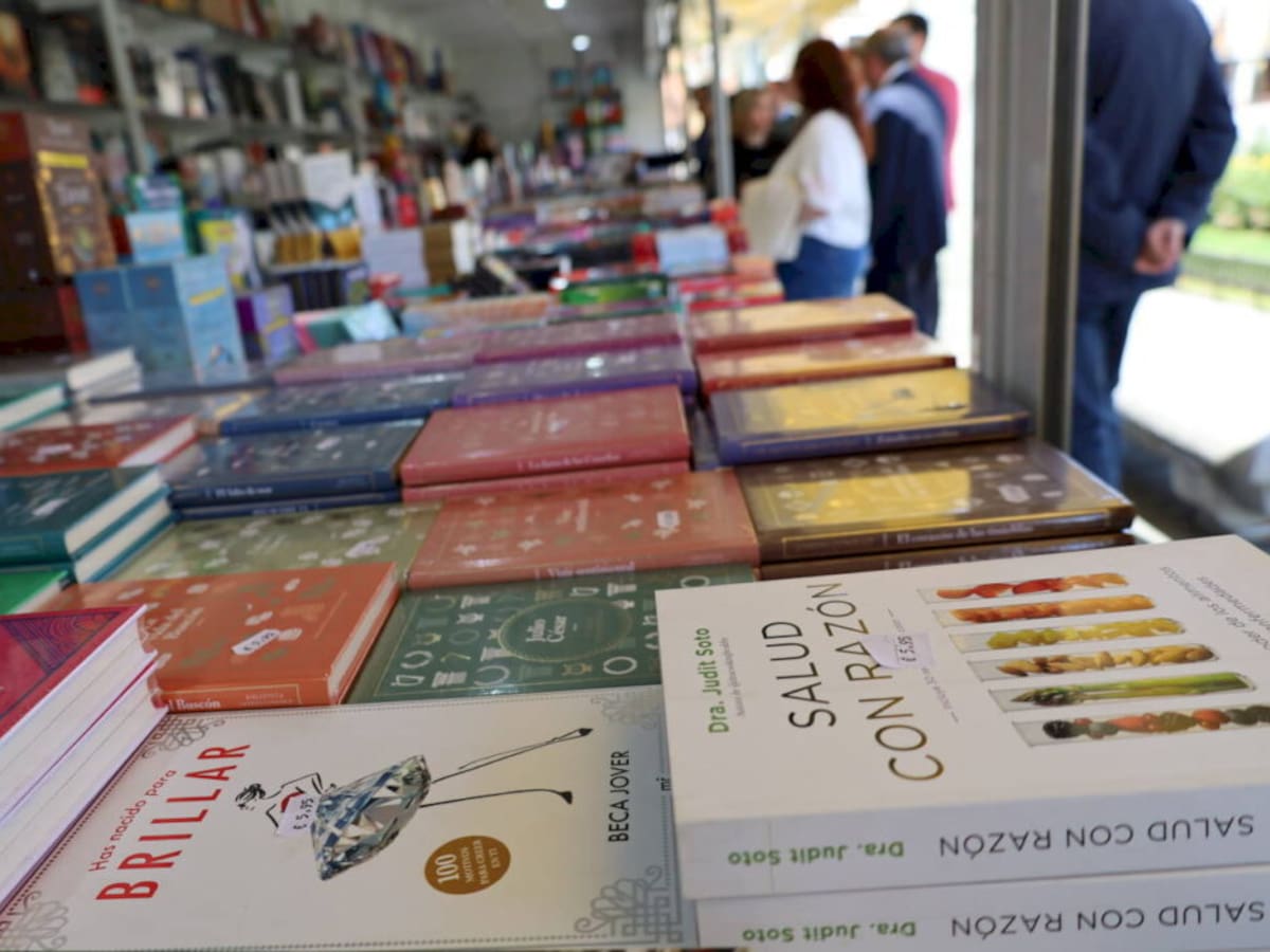 María Dueñas, Víctor del Árbol o Andrés Trapiello firmarán ejemplares en la Feria del Libro de Alcalá de Henares