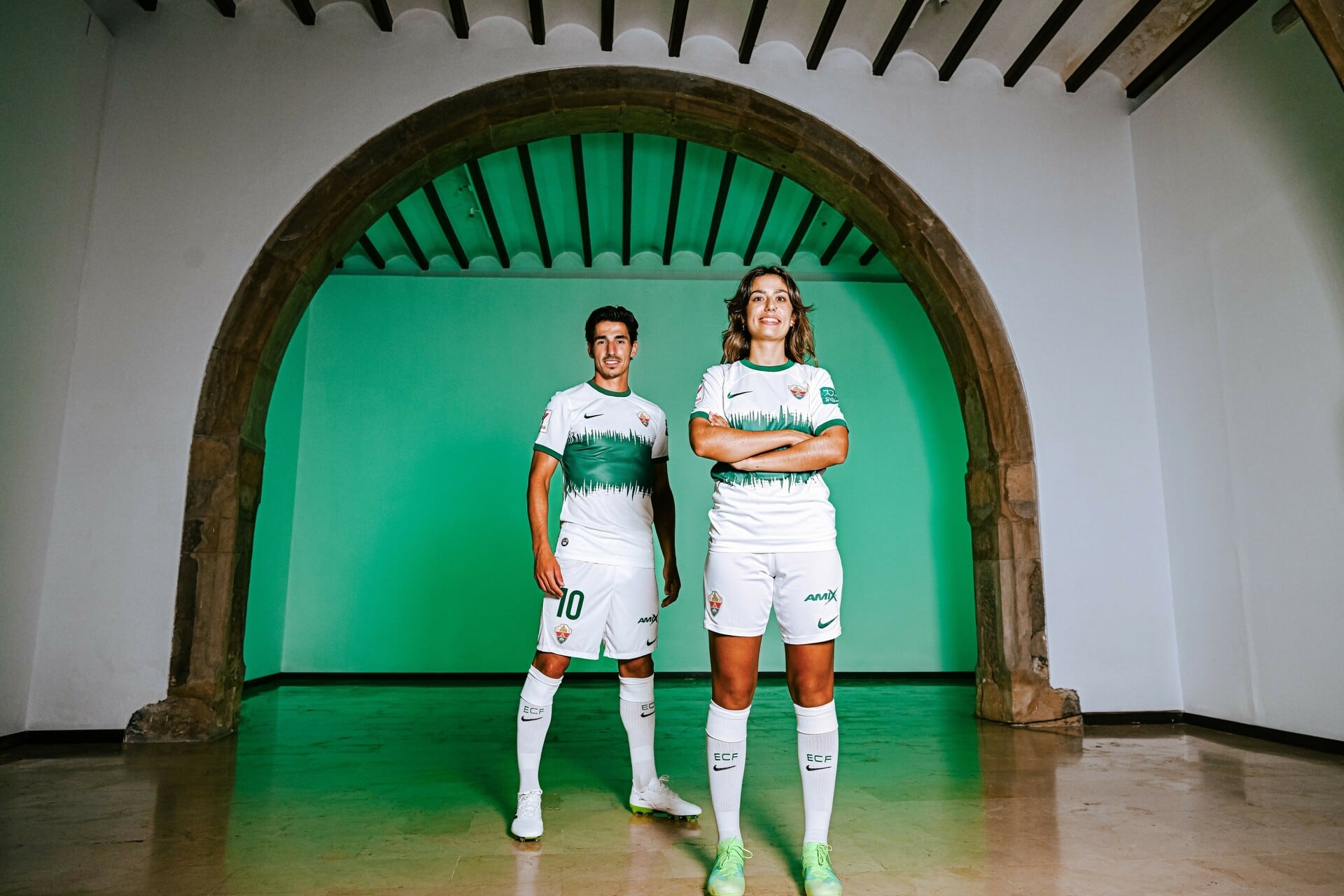 El Elche presenta su primera indumentaria para esta campaña