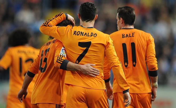 Ronaldo celebra el único gol del partido con Marcelo y Bale.