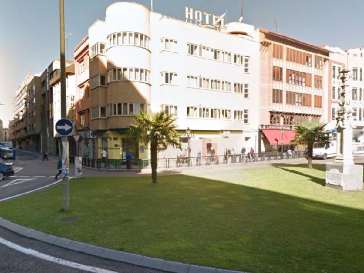 Los arquitectos eligen el edificio del Hotel Jardinillos como paradigmático de la arquitectura moderna