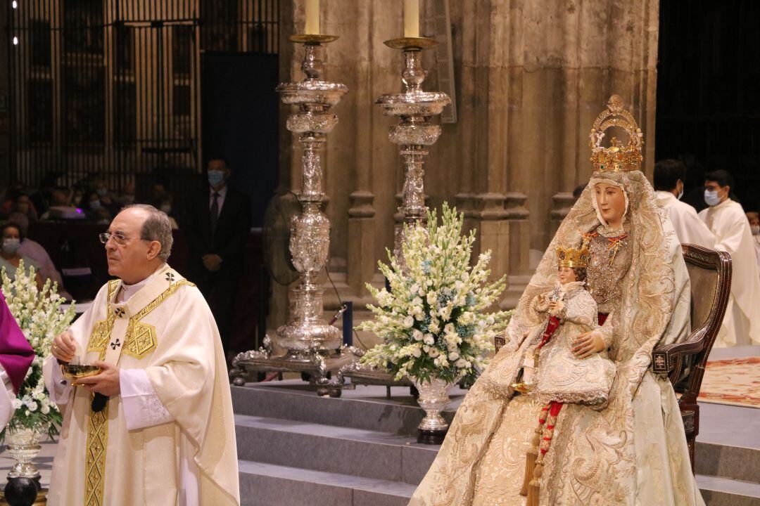 Imagen del Pontifical del día de La Asunción, presidido por el arzobispo de Sevilla, Juan José Asenjo Pelegrina