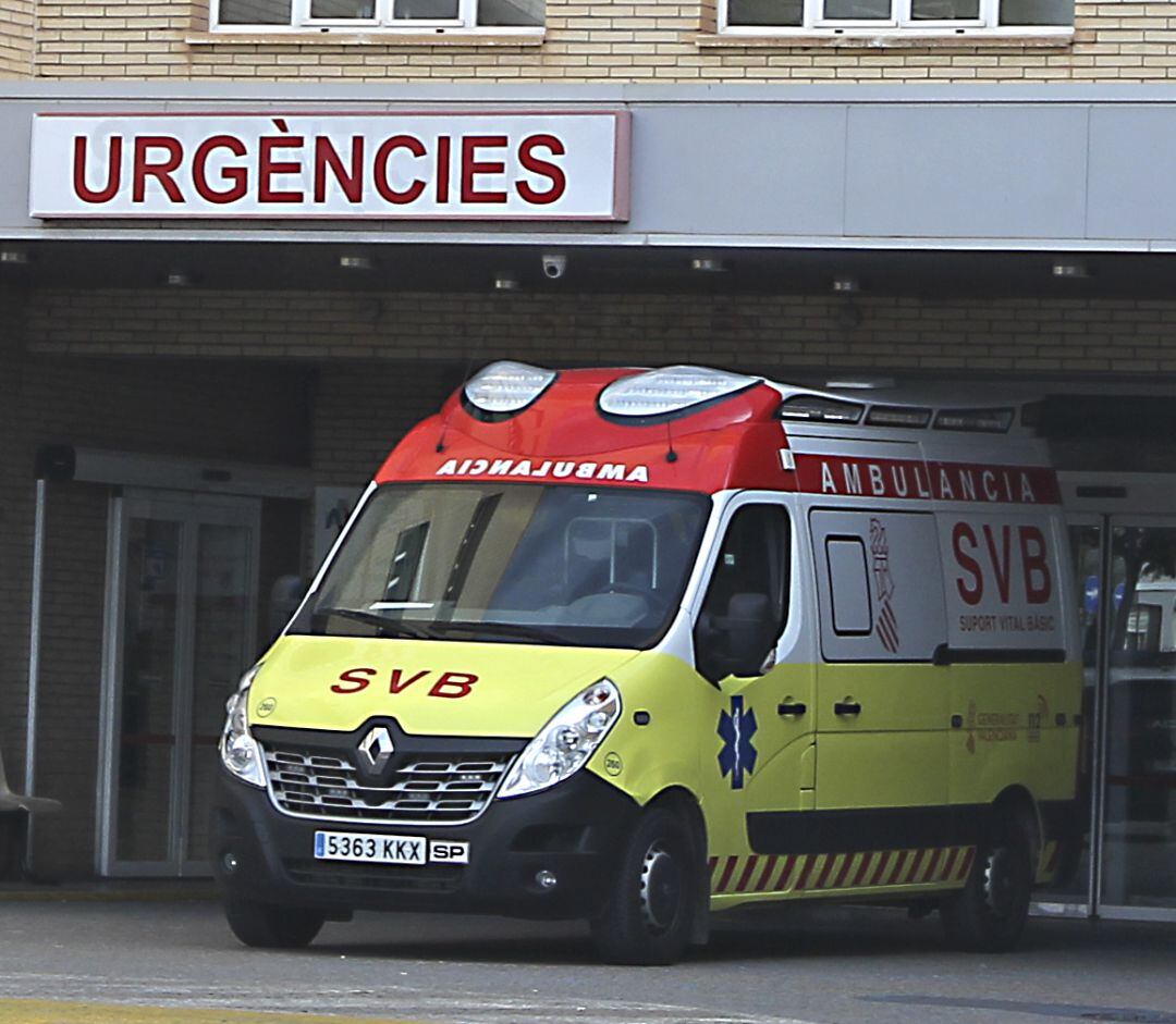 Ambulancia. Accidente en la N340 en Vinaròs. Imagen de archivo