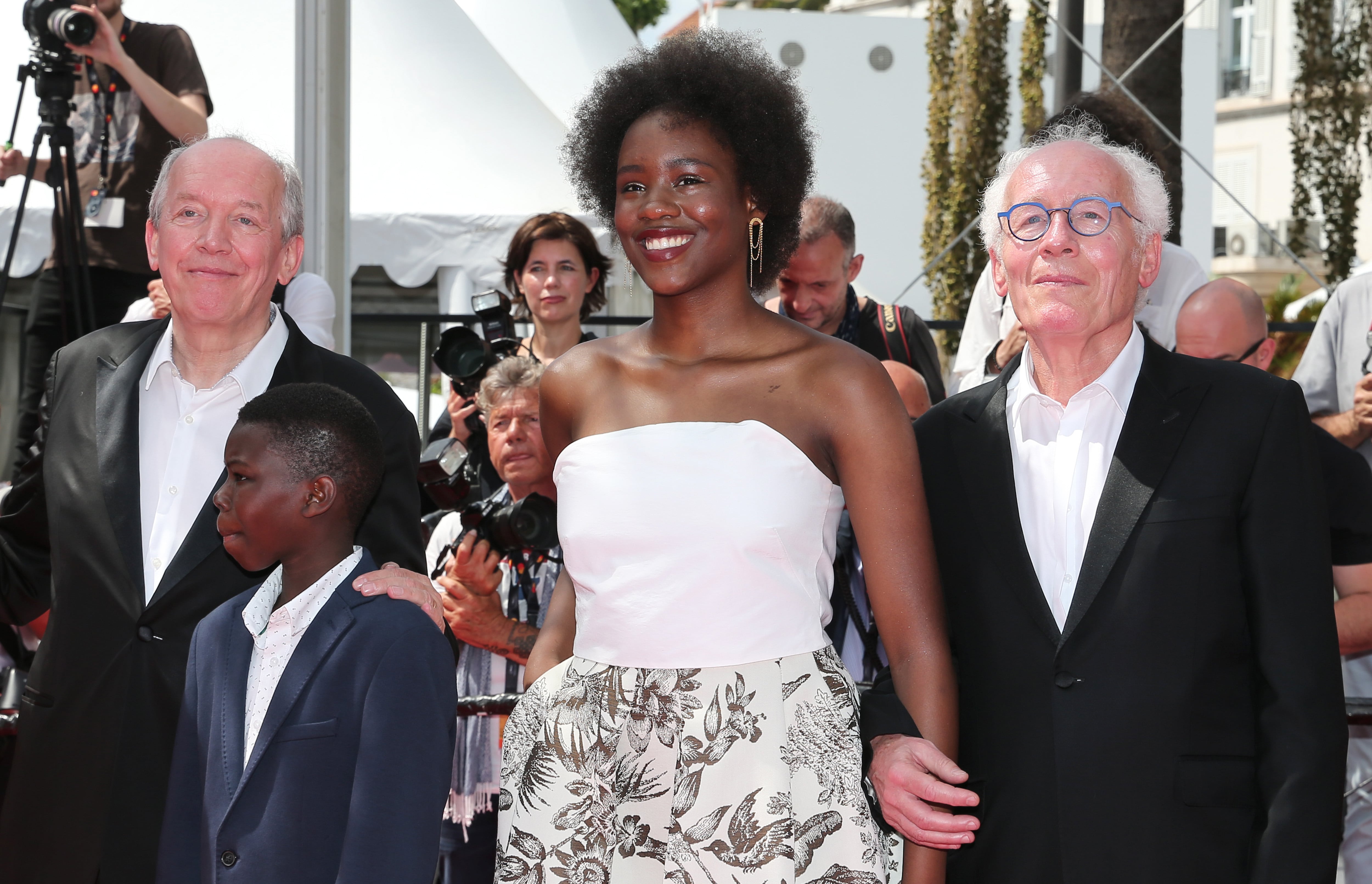 Luc Dardenne, Pablo Schils, Mbundu Joely y Jean-Pierre Dardenne en Cannes  (Photo by Gisela Schober/Getty Images)