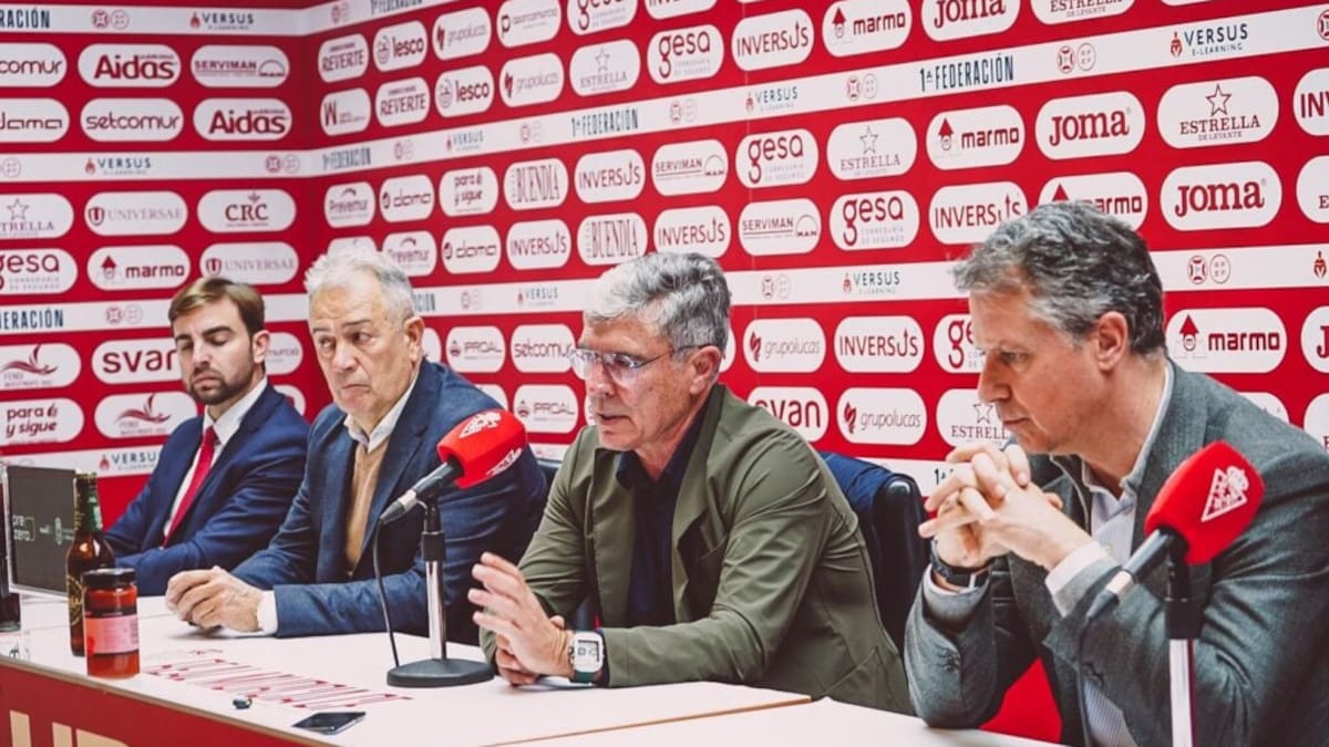 El Real Murcia ya prepara un tercer plan de reestructuración para reducir la deuda privada