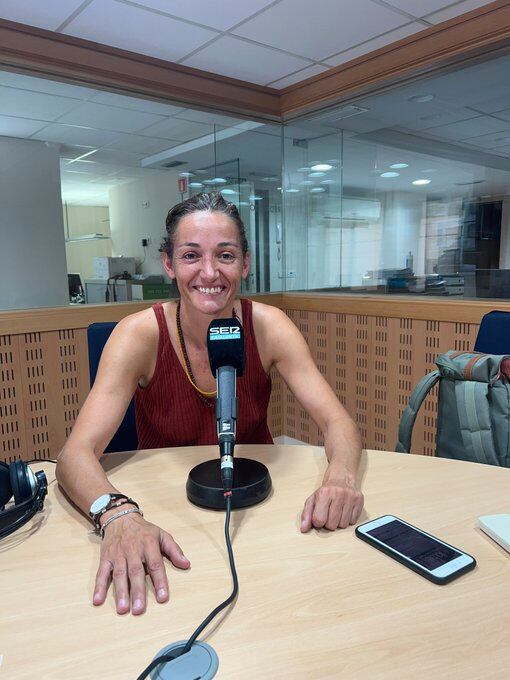 Laia Palau als estudis de Ràdio Girona