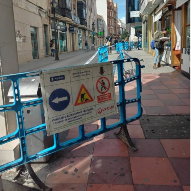 Señalización de la actuación de Aquona tras el atasco detectado en pleno centro de Ciudad Real