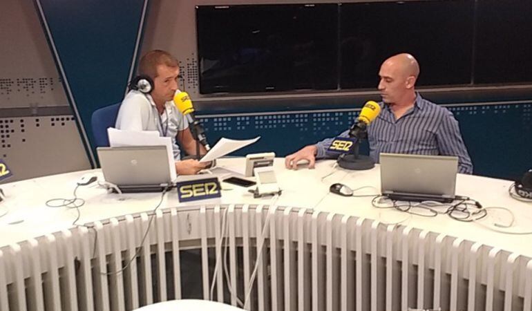Luis Rubiales atendió desde los estudios de la Cadena SER a Manu Carreño