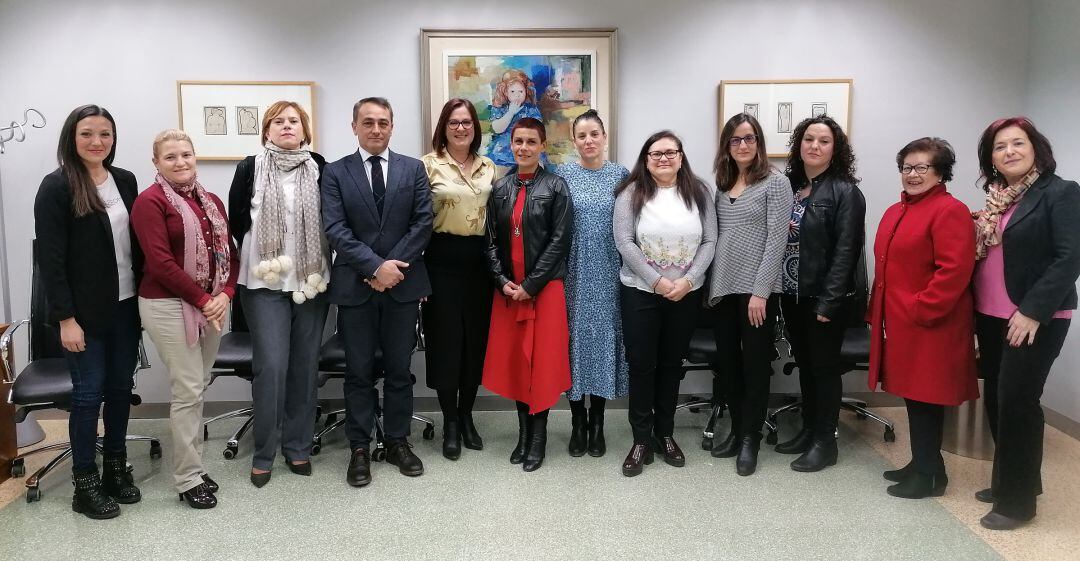 Miembros del jurado ‘Premios 8 M’, presidido por la consejera Isabel Franco y formado por el secretario general de la Consejería, Antonio Sánchez Lorente; la directora general de Mujer y Diversidad de Género, María José García; así como por representantes de medios de comunicación y del Consejo Asesor Regional de Mujer, entre otros