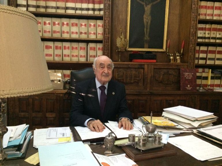 El jurista y presidente del Consell Consultiu, Rafael Perera, en su despacho del bufete de abogados de Palma