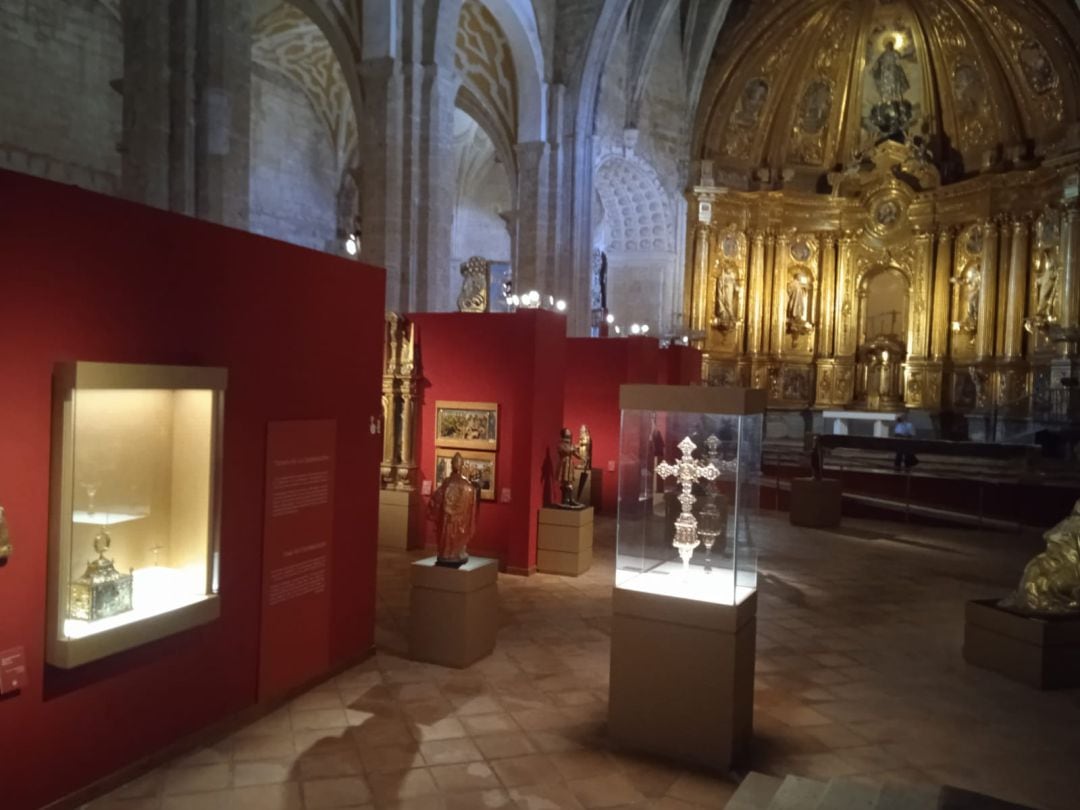 Interior de la iglesia de Santa María en Becerril de Campos