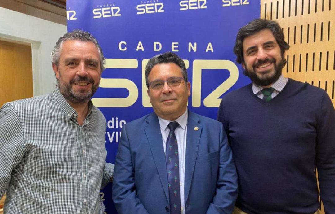 José Cataluña, en el centro de la imagen, se presenta a la reelección en su Hermandad de La Sed