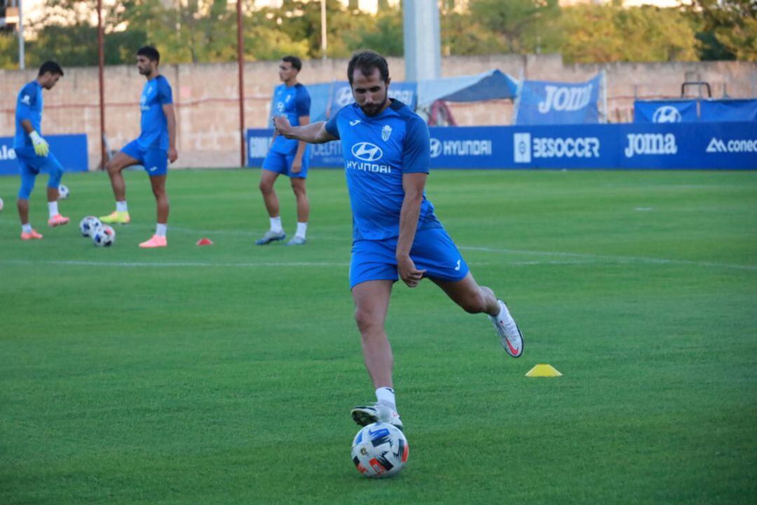 Canario entrena con el Atlético Baleares.