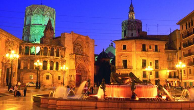 Plaza de la Virgen de Valencia, ubicada dentro del centro histórico de la ciudad