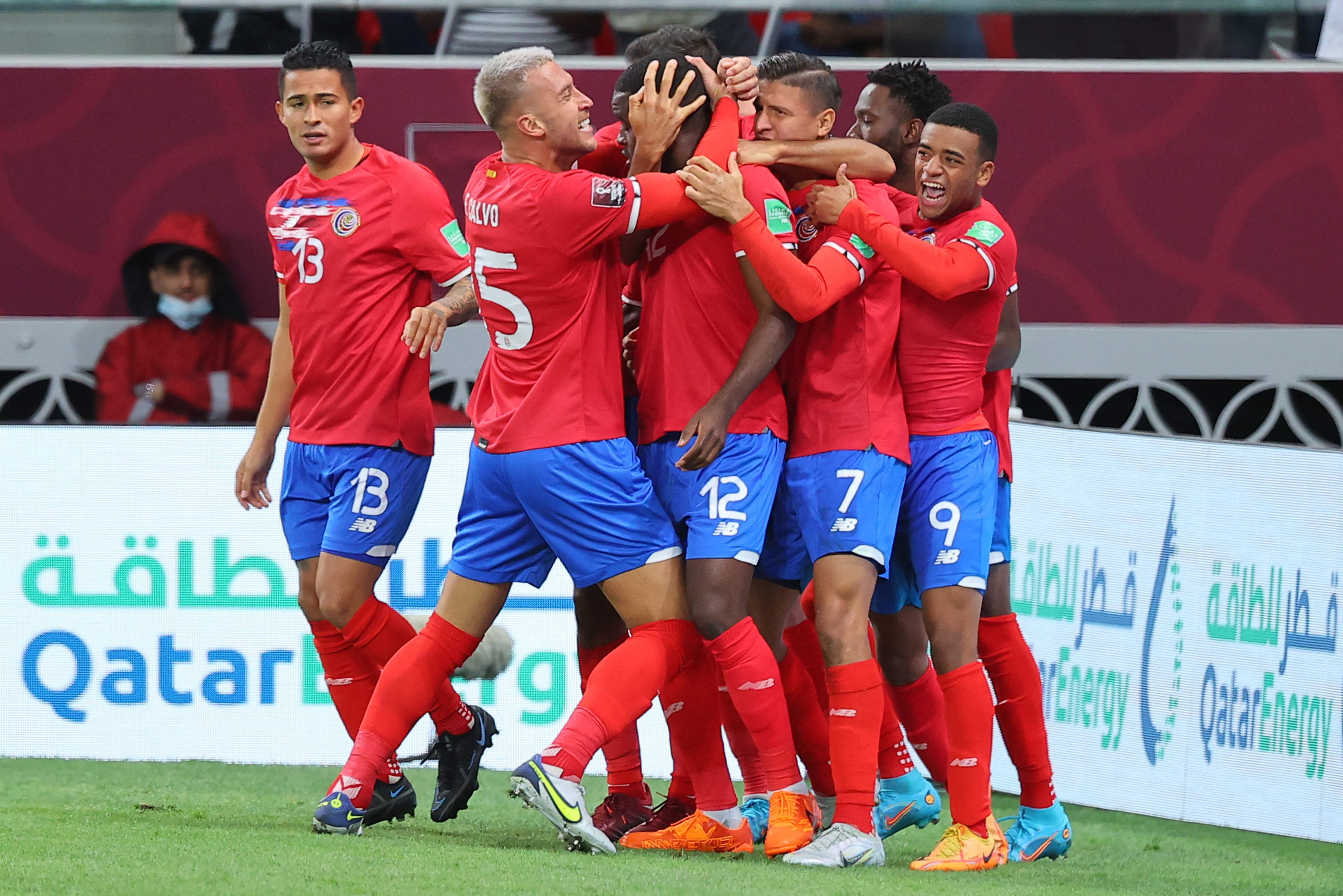 Los jugadores de Costa Rica celebrando el tanto que les ha clasificado para el Mundial de Catar