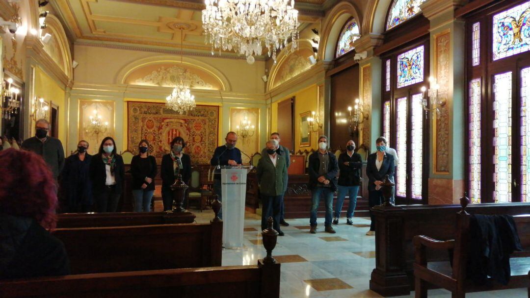 L'alcalde de Lleida, Miquel Pueyo, tots els grups polítics a la Paeria, Federacio d'Hostaleria i Comerç, Pimec i sindicats.Dilluns 26 d'abril