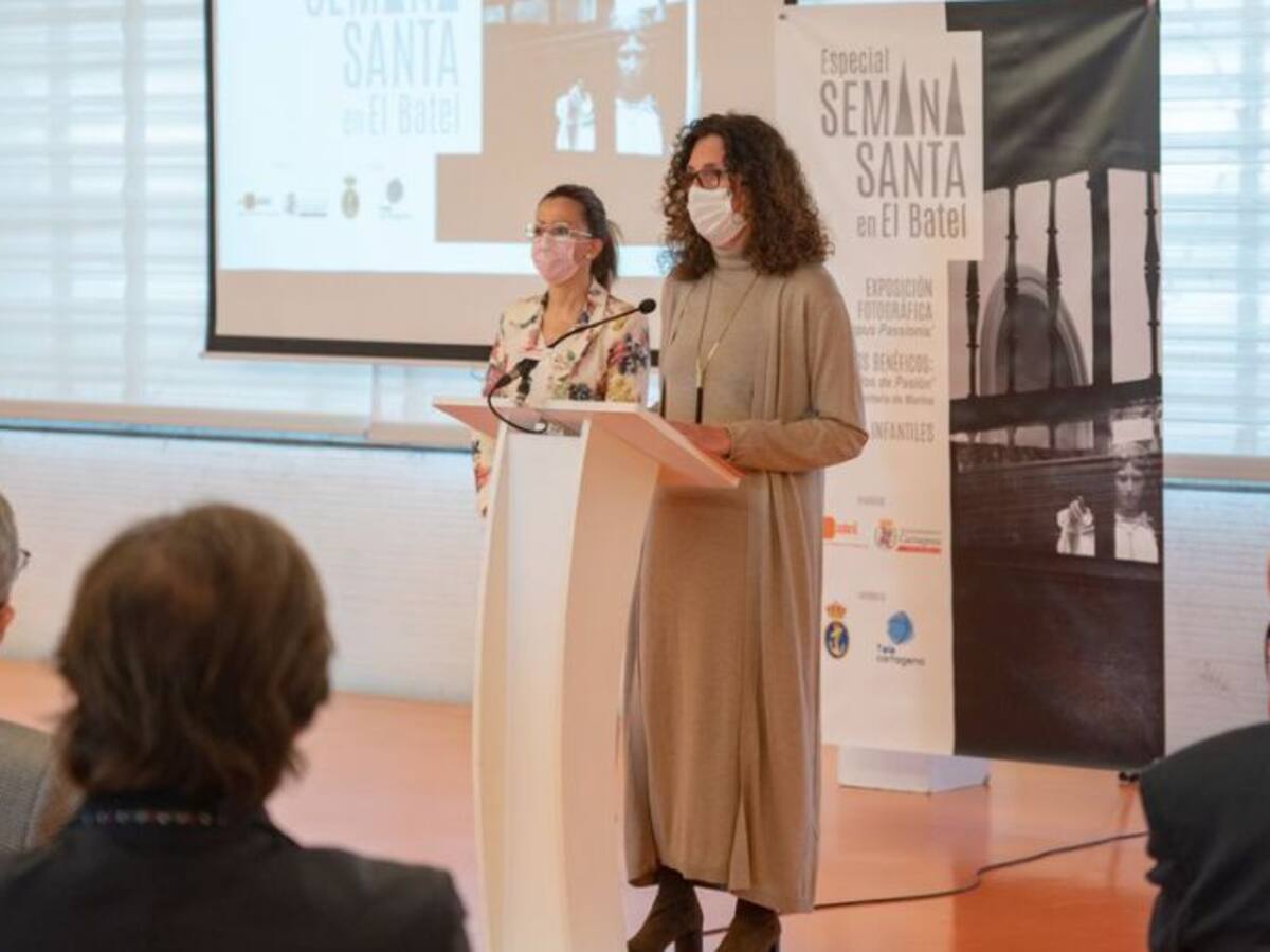 El Batel acerca a ciudadanos y visitantes la iconografía y los sonidos de los desfiles de la Semana Santa