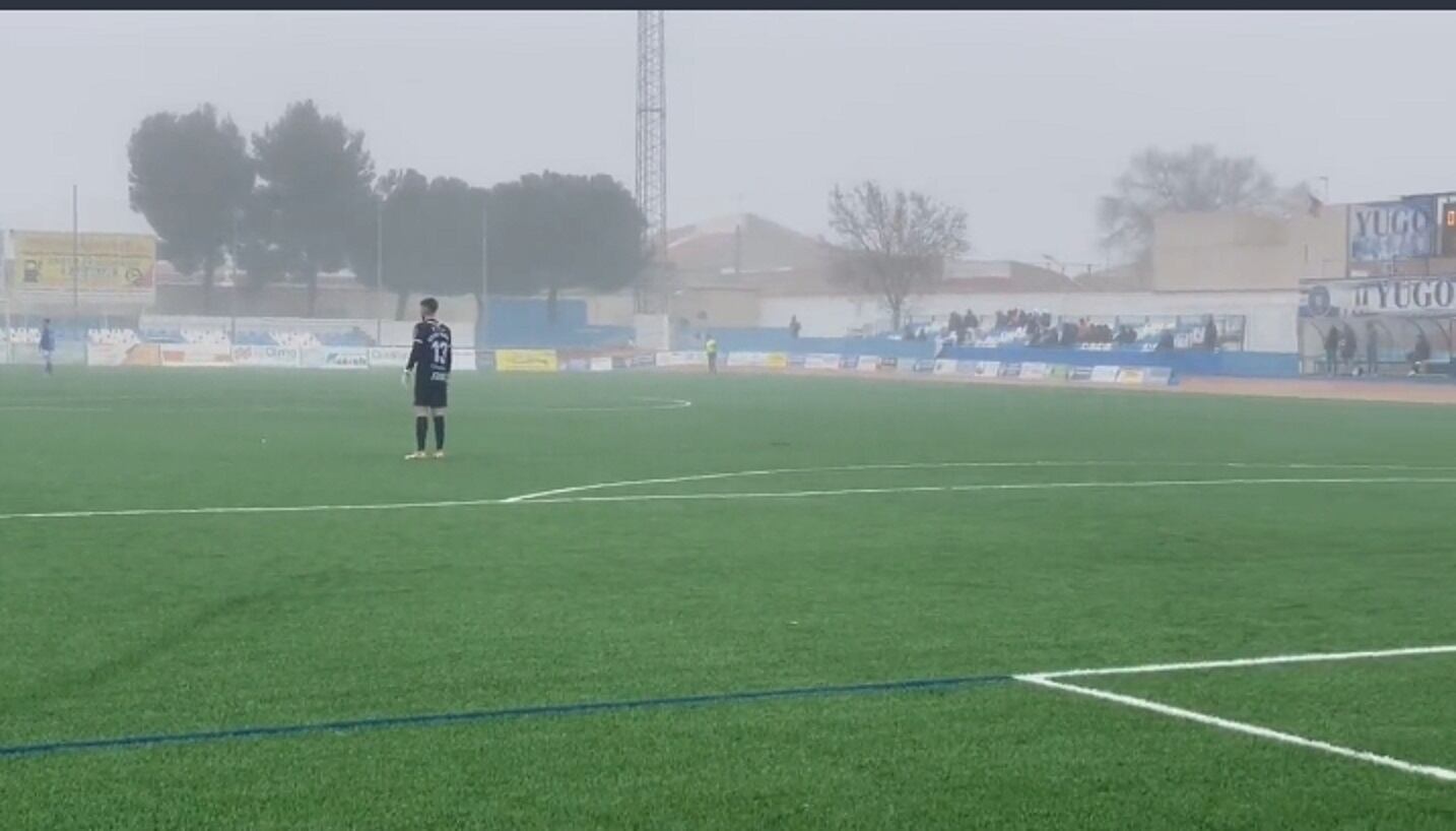 La niebla también fue protagonista en el partido