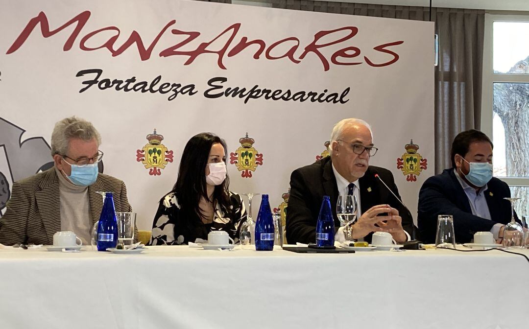 Imagen del desayuno informativo, mantenido durante este viernes en el Parador de Manzanares (Ciudad Real) 