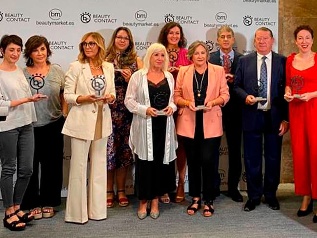 Jorge Vaquer, segundo por la derecha, con el resto de premiados en los Beauty Contact Awards