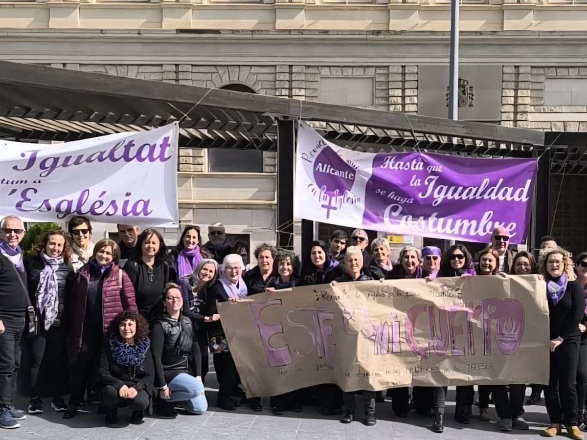 La Revuelta de Mujeres en la Iglesia se concentra en Alicante: "existe un patriarcado clerical"