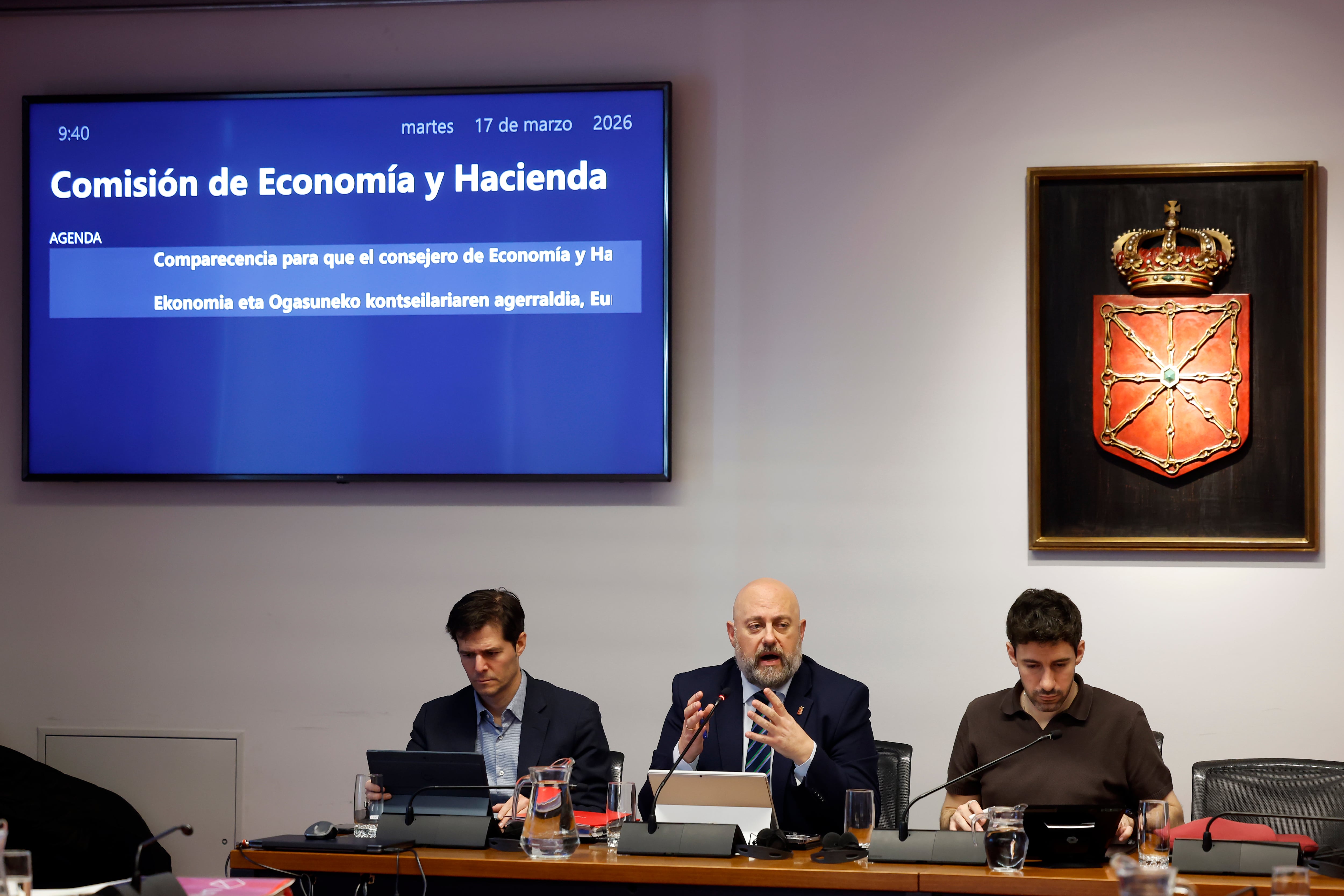  Comisión de Economía y Hacienda con la comparecencia para que el consejero de Economía y Hacienda, José Luis Arasti, explique la ejecución actual de los fondos europeos Next Generation MRR. EFE/ Jesús Diges