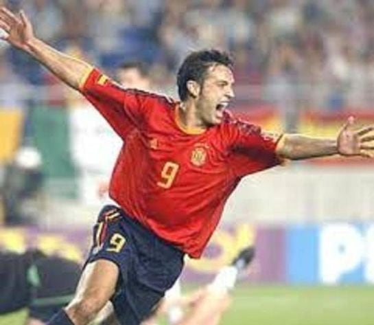 Morientes celebra uno de sus goles con la Selección Española.