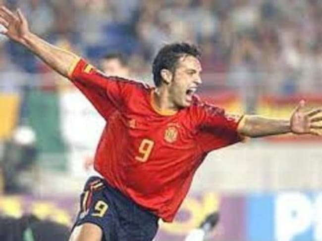 Morientes celebra uno de sus goles con la Selección Española.