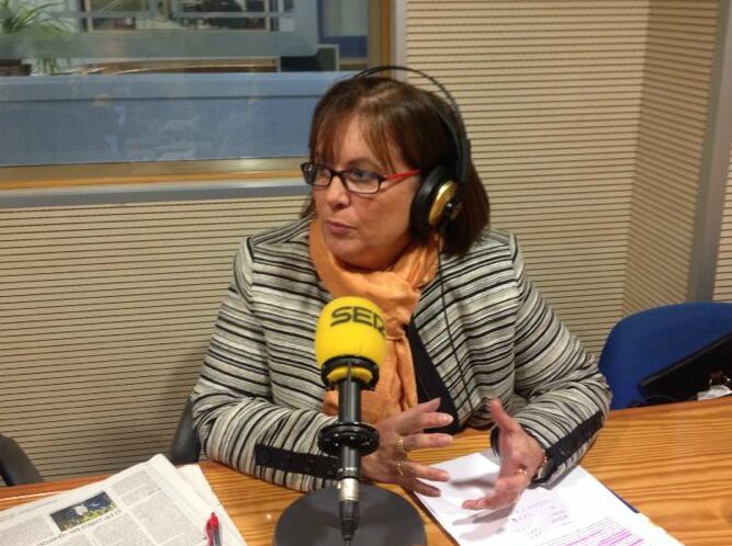 La directora del Servicio Canario de Salud, Juana María Reyes, en los estudios de la SER