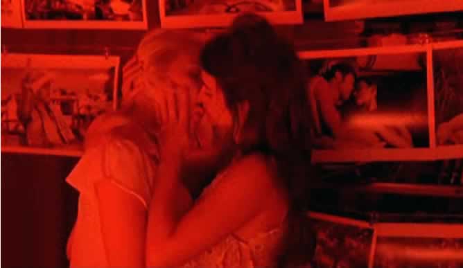 Momento íntimo de las actrices protagonistas de &#039;Vicky Cristina Barcelona&#039;, la última película de Woody Allen