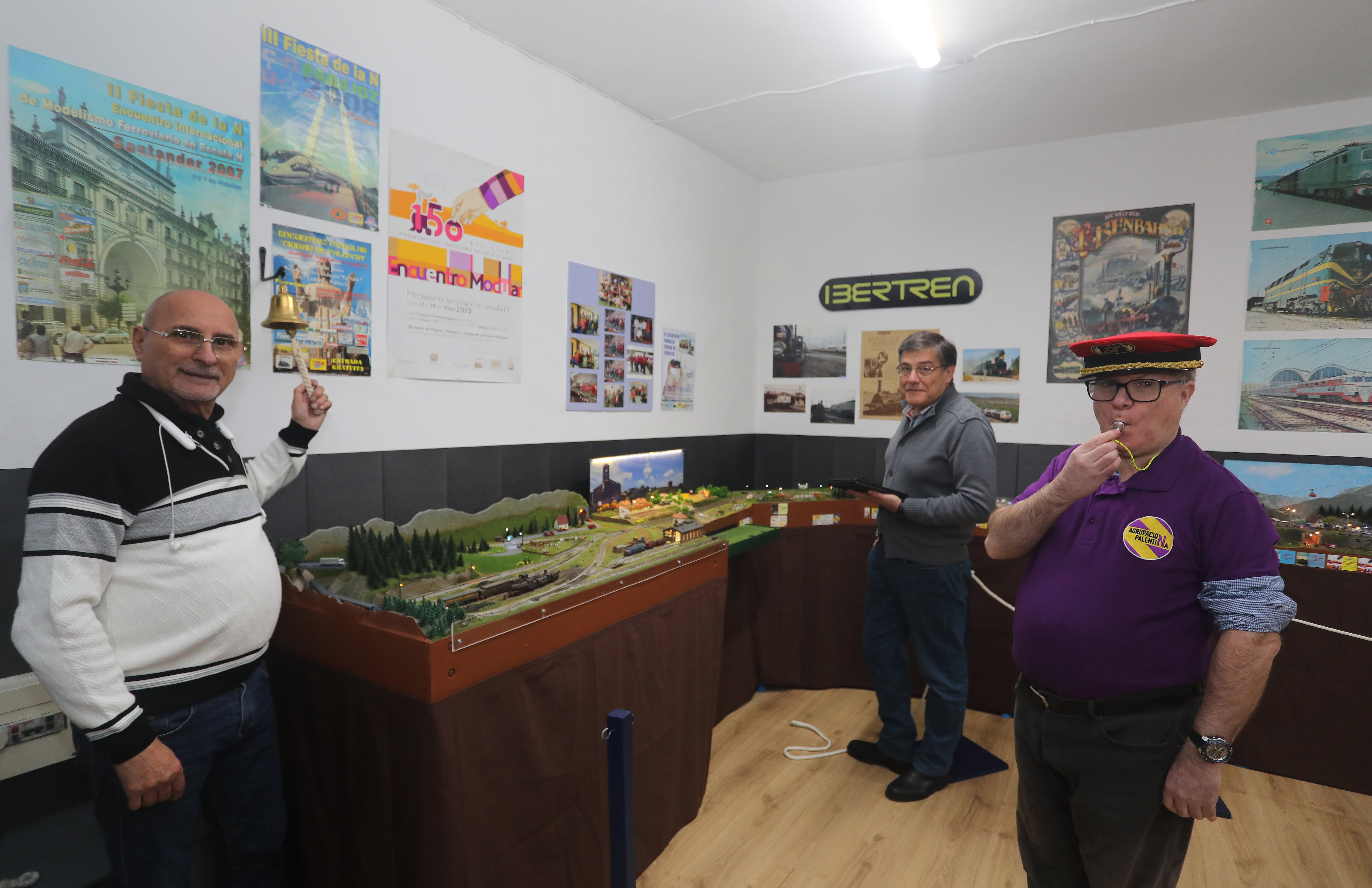 La Agrupación Palentina Club N de España expone una maqueta de 20 metros con diversos trenes y paisajes inspirados en Tierra de Campos y la Montaña