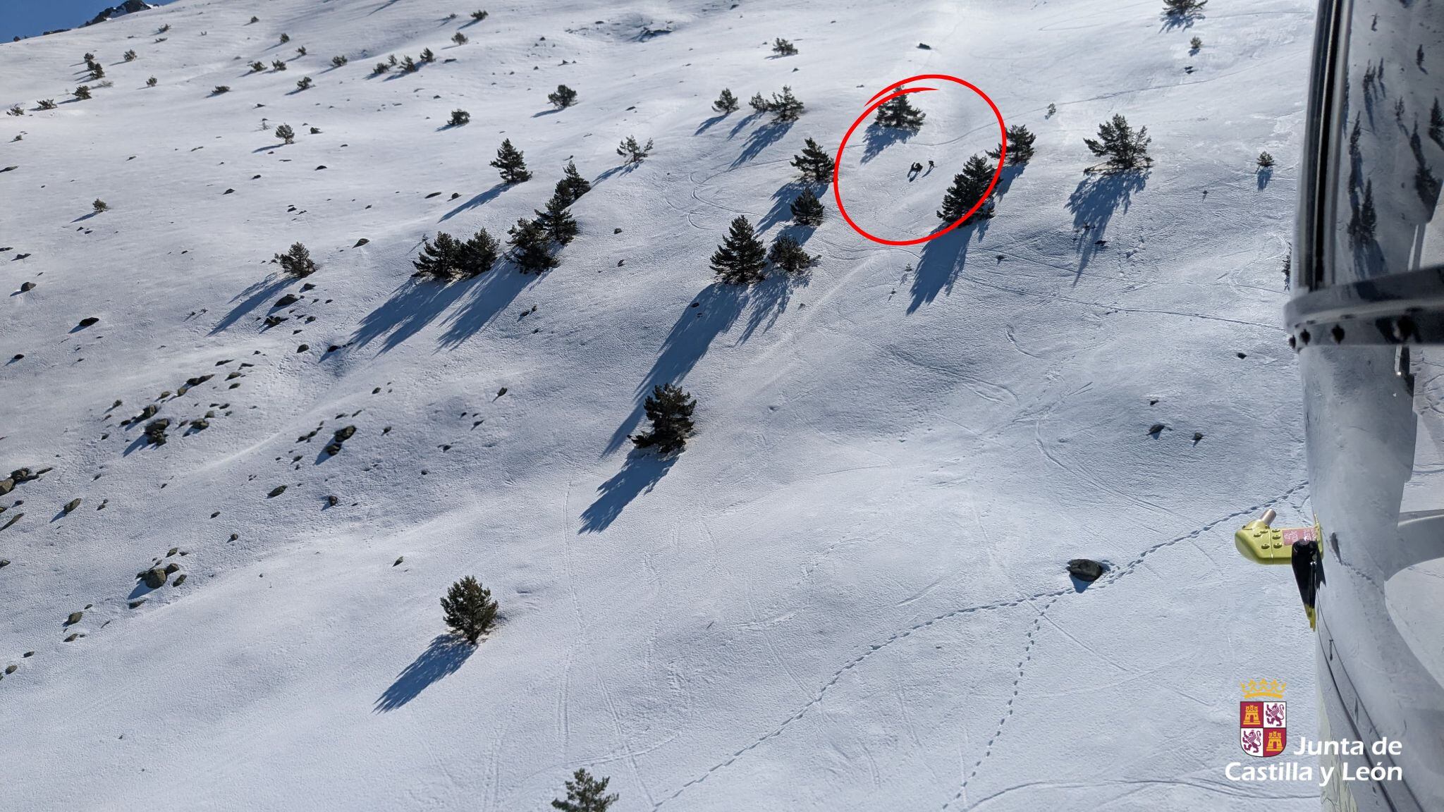 Imágenes del varón cuando llegó el helicóptero de rescate