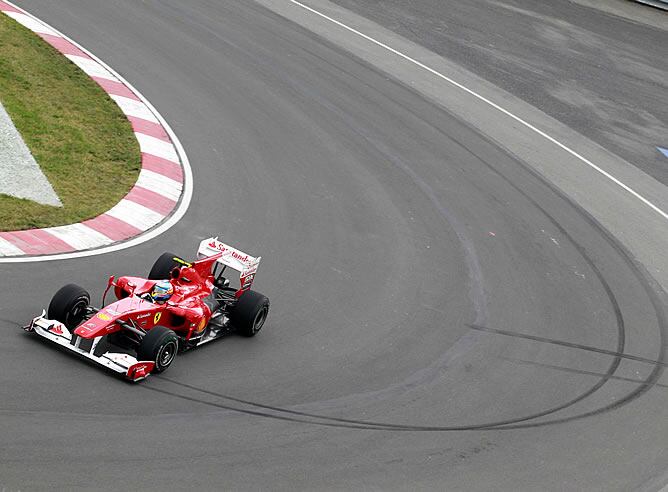 Fernando Alonso rueda en Montreal